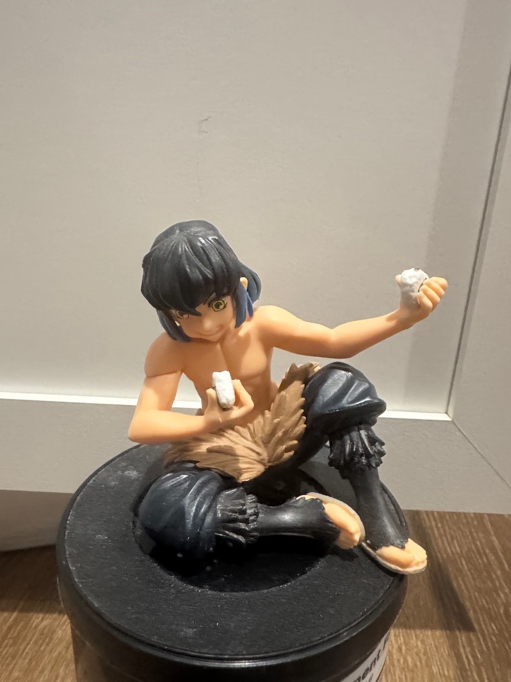 inosuke hashibira - sitting figure